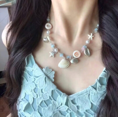 Vòng cổ vỏ sò handmade.