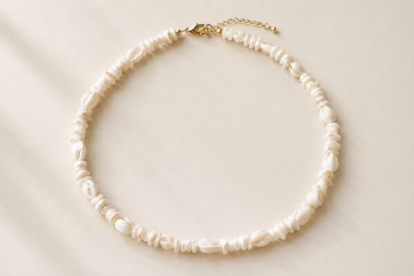 Vòng cổ choker vỏ sò handmade — từng chiếc vỏ được chọn lọc kỹ